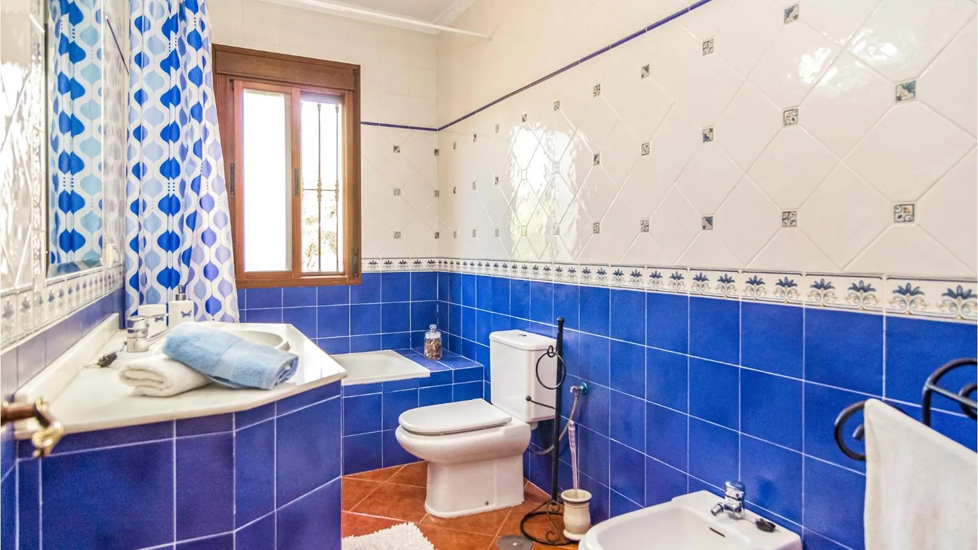 Nice Home In El Gastor With House Sea View